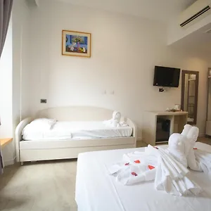 https://romerooms.it-romehotels.com